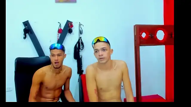 friends_lust_latin's Webcam Show