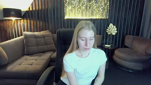 Show modela Alina_Blonde na web-kameri