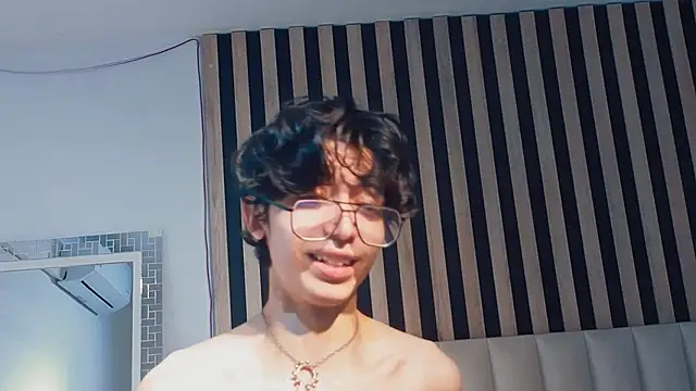 Twink_Sebas7 Adlı Modelin Web Kamerası Şovu