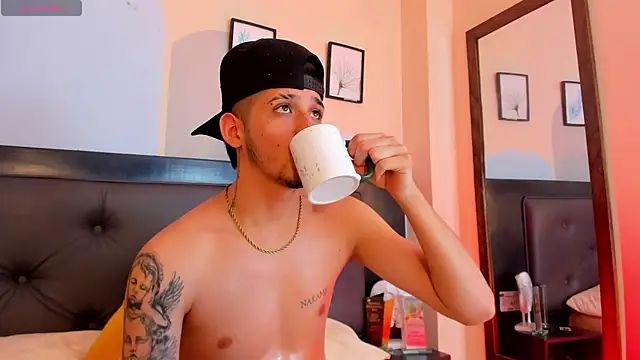 Show modela Boy_Mathew na web-kameri