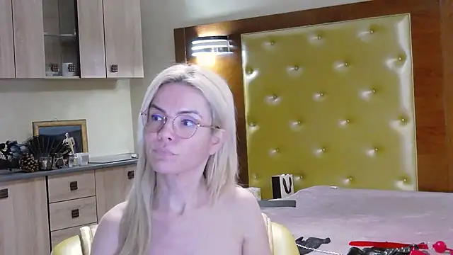 DomCaprisse Live XXX Chat
