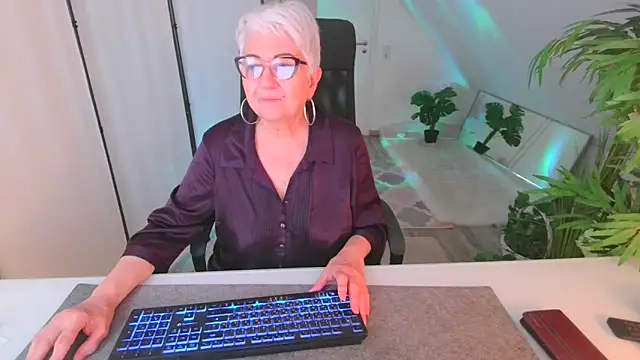 LovelyHelena élő XXX-chatje