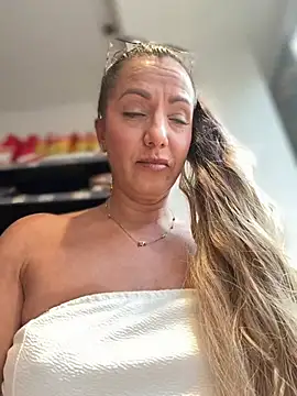 adya-aly's Live XXX Chat