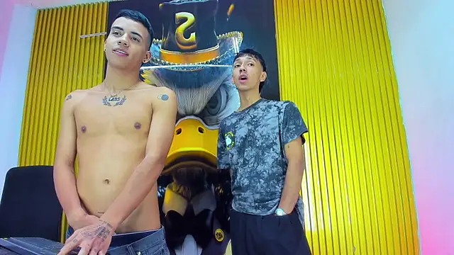 Sembang XXX Secara Langsung Guys_Latino_Hot