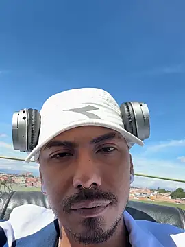 Živý XXX chat Latinmoster_boss