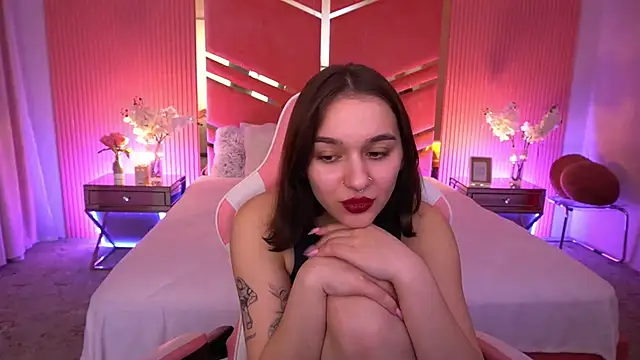 دردشة FlirtyMusa الجنسية المباشرة