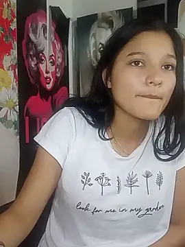 Sweet_Innocence_: διαδικτυακό σόου στην κάμερα