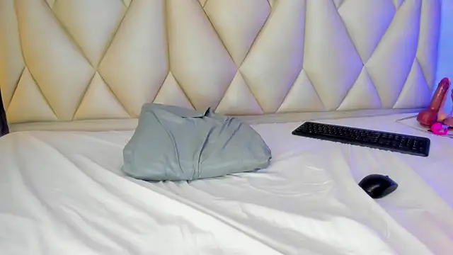 LunaCrop Live XXX Chat