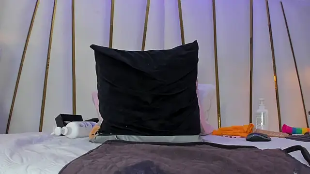 Chatroom XXX en direct de violet_gray_