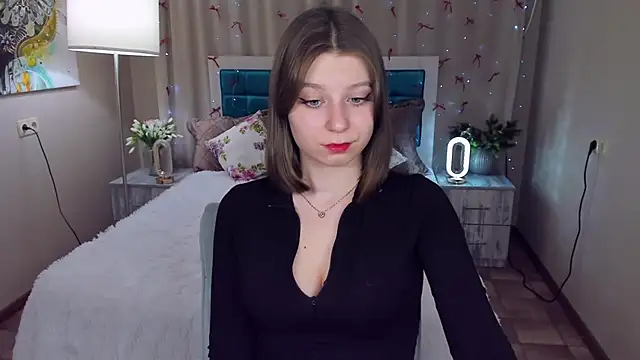 RinaMoore 即時 XXX 聊天