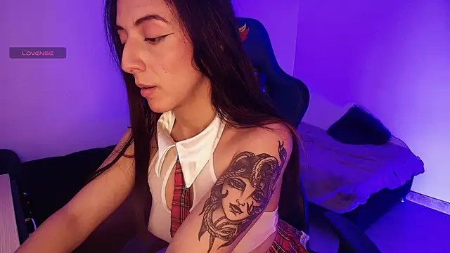 Nicolwhitee Adlı Modelin Canlı XXX Sohbeti