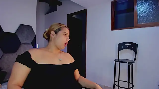 MikaelaStone's Live XXX Chat