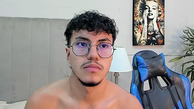Chat XXX ao vivo de kai_storn