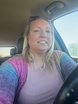 sweetkacibaby élő XXX-chatje