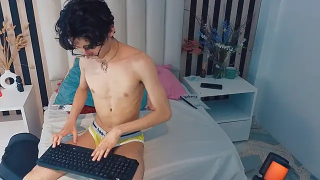 Twink_Sebas7 Chat XXX in diretta