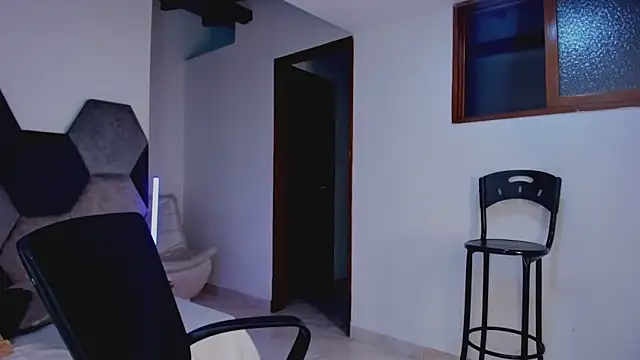 MikaelaStone Live XXX-chat