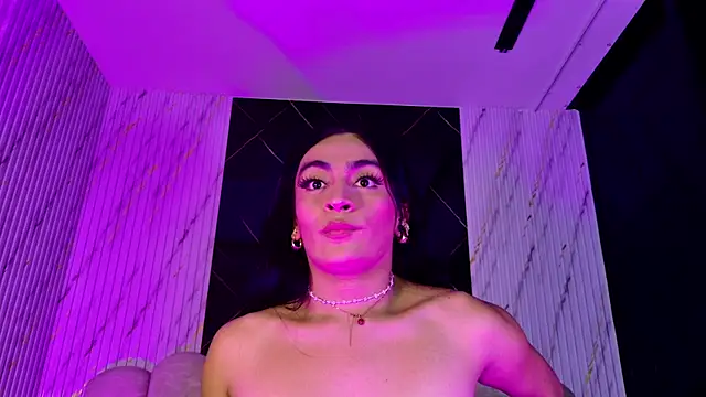 Malaia_thompson_ Show in webcam