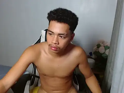 curlyasian_njxx's Webcam Show