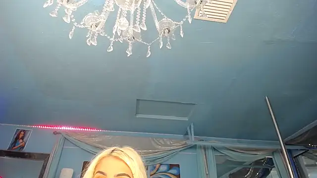 Chatroom XXX en direct de ADRIANNA_FOX