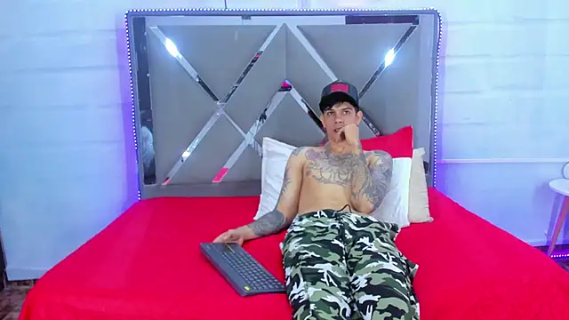 Show de Ricardobbc19cm na webcam