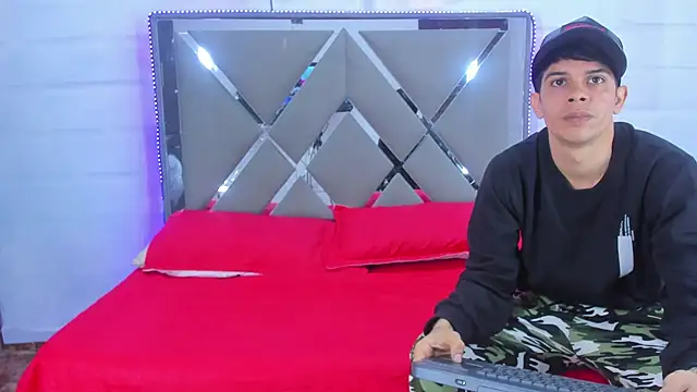 Webkamerová show Ricardobbc19cm