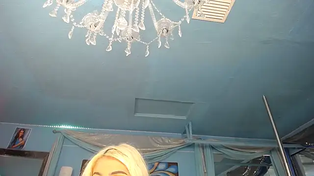 ADRIANNA_FOX Chat XXX in diretta