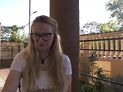 Nataly_Rosy Adlı Modelin Canlı XXX Sohbeti