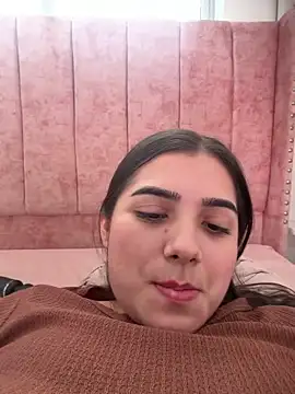 salomecute21 Adlı Modelin Canlı XXX Sohbeti