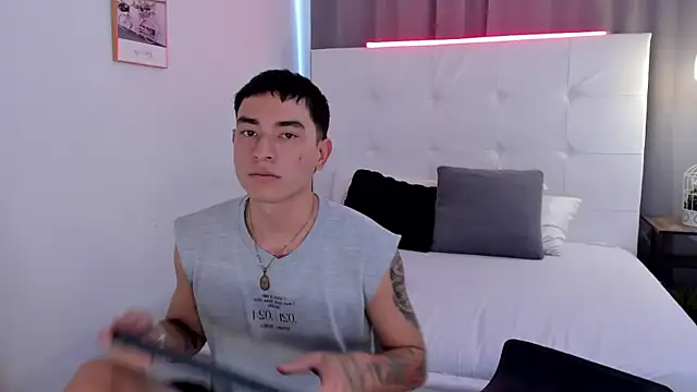 Alejo-and-Thiago's Live XXX Chat