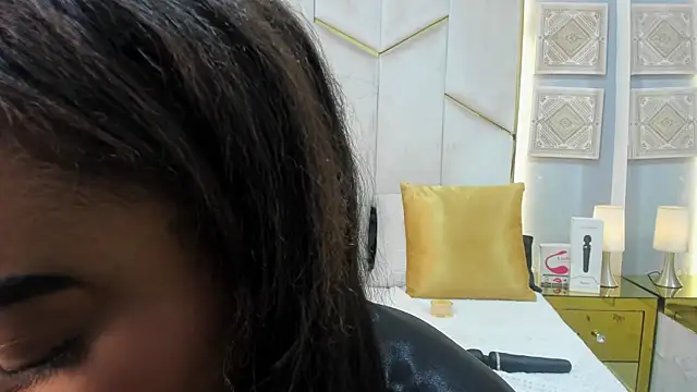 KarinaaCoxx's Live XXX Chat