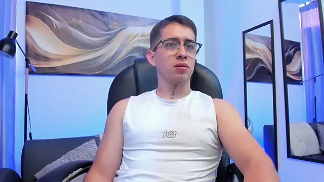 XXX chat uživo modela Tommas_Jhonson