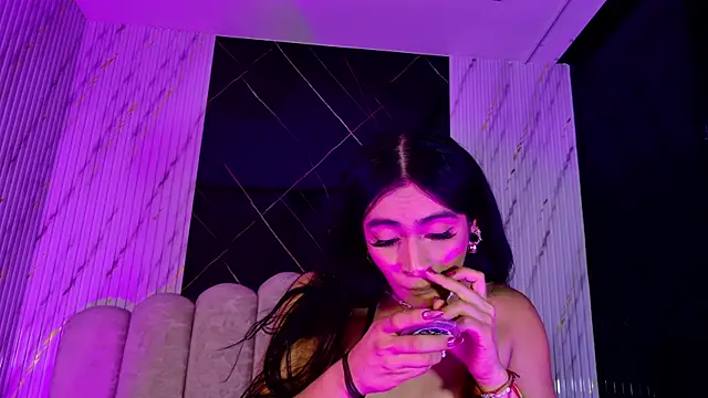 Malaia_thompson_のウェブカメラショー