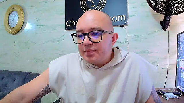Show modela maximo_daddy na web-kameri