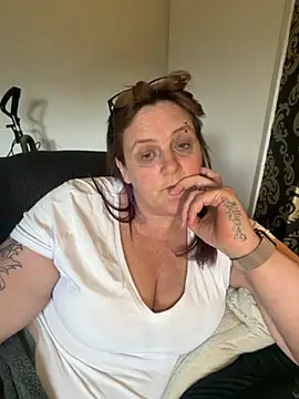 Busty-GilfQuinn Obrolan Langsung XXX