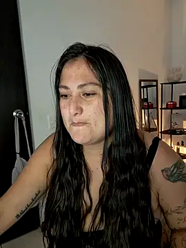 EmaTramel1 Adlı Modelin Canlı XXX Sohbeti