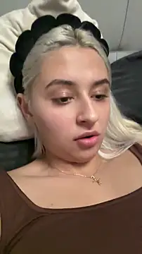 Kylie_One 在線直播表演