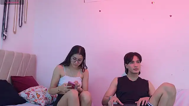 sweetauracouple Live XXX-chat