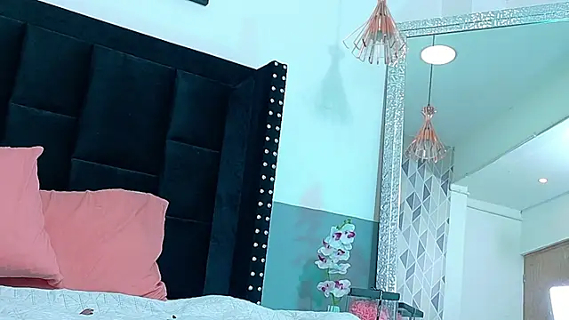 Chat +18 de littlee_emilyy_ ao vivo