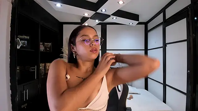 CarolineFyre Live XXX-chat