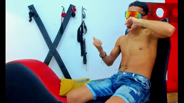 Pokazy przed kamerką – friends_lust_latin