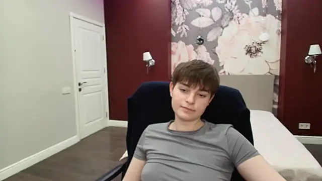 EmiliaYours Chat XXX live