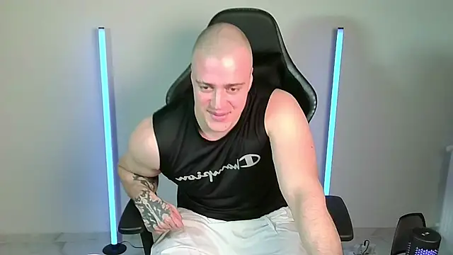 Show modela Bigbaald na web-kameri