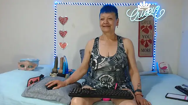 loquitaqueen011's Webcam Show