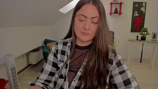 MistressDarrah Chat XXX in diretta