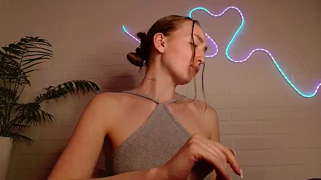 WhitePrincessLuna's Live XXX Chat