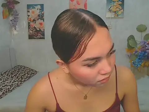 ur_asiankat Webcam-Show