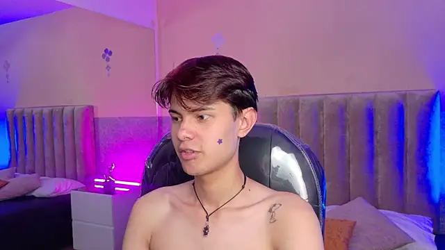 Derek_Sinnn Webbikameraesitys
