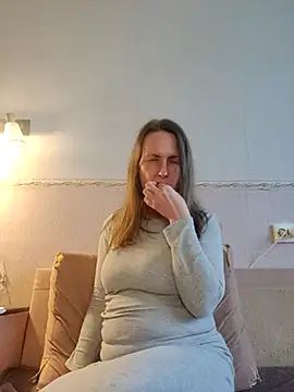 Evelina_cute: онлайн-секс-чат