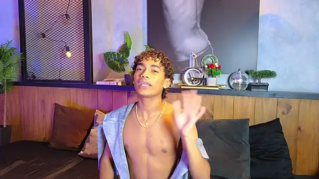 AlanCutee Adlı Modelin Canlı XXX Sohbeti