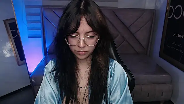 Hela_v Chat XXX in diretta